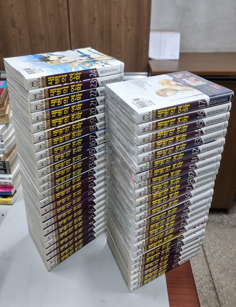 새벽의 연화 1-47 31-47권은 개봉이 안된책